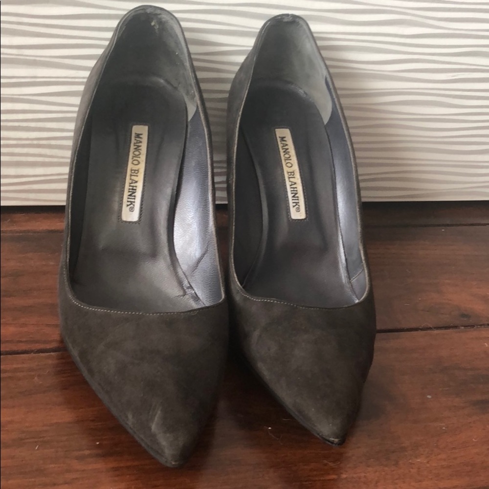 Manolo Blahnik suede leather gray pumps